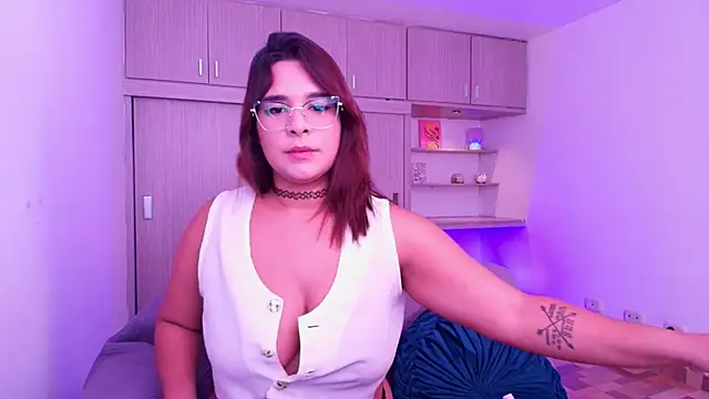 Snapshot of Shenoa1 chatting on March 18, 8:26 pm Shenoa1 online show from March 18, 8:26 pm