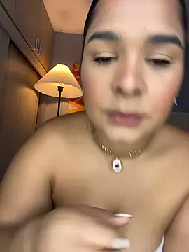 Snapshot of Shenoa1 chatting on October 31, 2:07 pm Shenoa1 online show from October 31, 2:07 pm