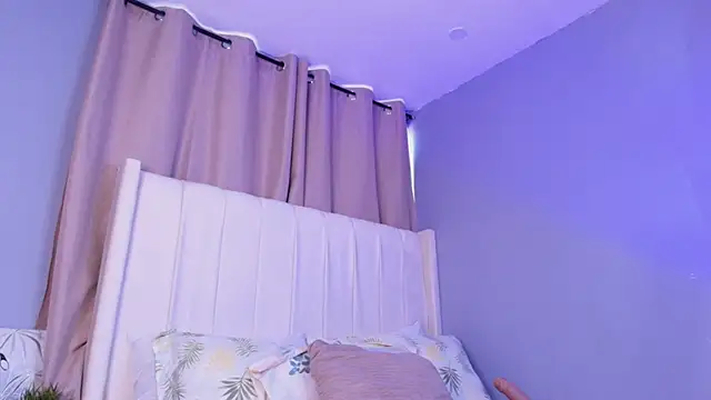 Snapshot of Shenoa1 chatting on November 6, 12:17 pm Shenoa1 online show from November 6, 12:17 pm