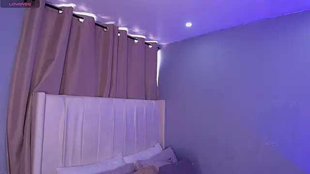 Snapshot of Shenoa1 chatting on November 11, 2:39 pm Shenoa1 online show from November 11, 2:39 pm