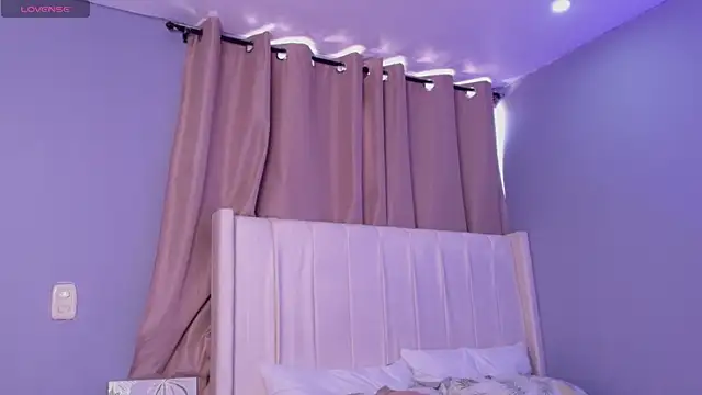 Snapshot of Shenoa1 chatting on November 16, 2:11 pm Shenoa1 online show from November 16, 2:11 pm