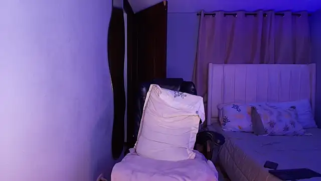 Snapshot of Shenoa1 chatting on November 28, 1:19 am Shenoa1 online show from November 28, 1:19 am