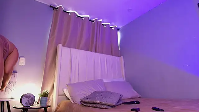 Snapshot of Shenoa1 chatting on December 2, 3:18 pm Shenoa1 online show from December 2, 3:18 pm