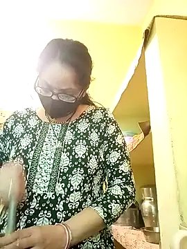 heenage online show from February 25, 12:24 pm