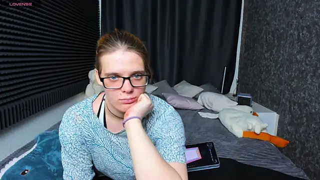 KIKI Krash online show from March 21, 1:23 pm