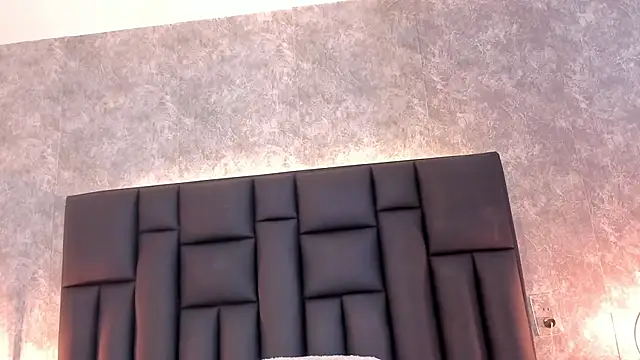 Snapshot of laura_smith33 chatting on March 13, 2:33 pm laura smith33 online show from March 13, 2:33 pm