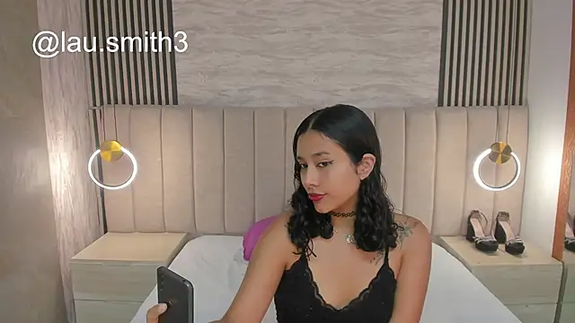 Snapshot of laura_smith33 chatting on November 5, 2:39 pm laura smith33 online show from November 5, 2:39 pm