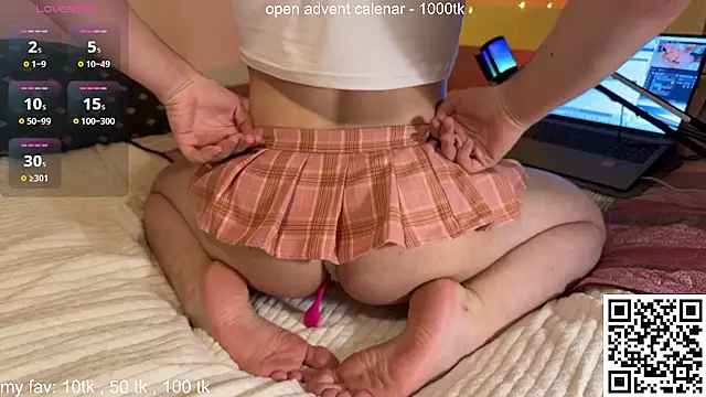 Snapshot of curlyboyy_ chatting on December 1, 10:21 pm curlyboyy online show from December 1, 10:21 pm