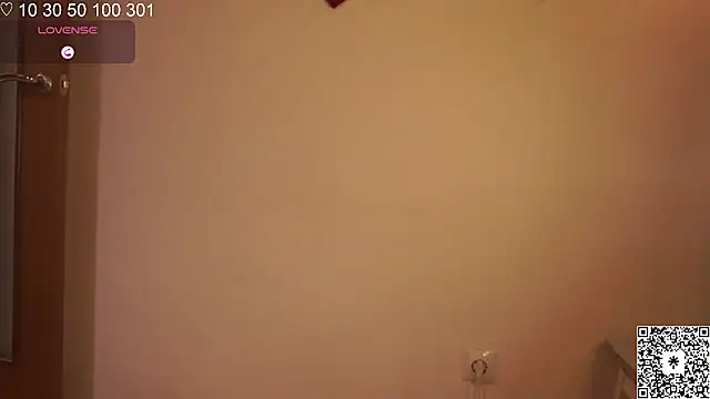 Snapshot of curlyboyy_ chatting on February 17, 3:09 pm curlyboyy online show from February 17, 3:09 pm