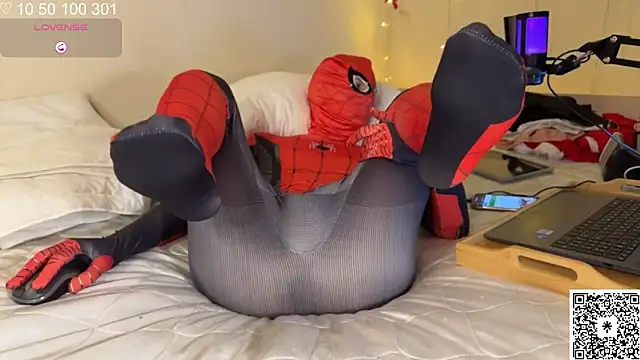 Snapshot of curlyboyy_ chatting on February 27, 9:47 pm curlyboyy online show from February 27, 9:47 pm