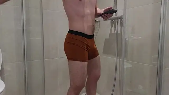 Snapshot of curlyboyy_ chatting on October 26, 10:04 pm curlyboyy online show from October 26, 10:04 pm