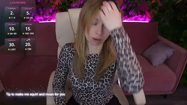 Snapshot of MayaRayy chatting on February 21, 5:09 pm MayaRayy online show from February 21, 5:09 pm