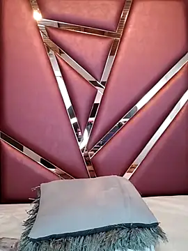 Adel Nesbiit online show from February 6, 10:32 pm