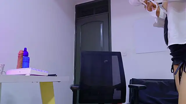 Adel Nesbiit online show from February 27, 11:15 pm