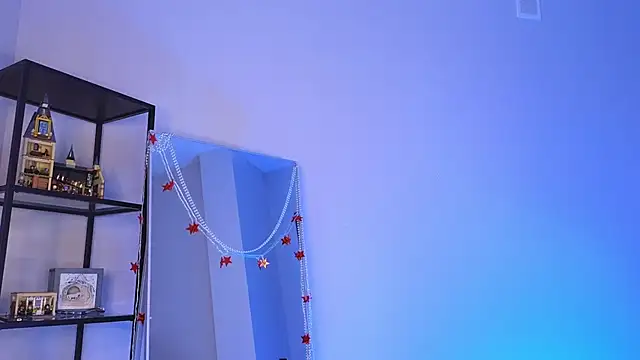 Snapshot of elfinvibes chatting on February 7, 8:22 am elfinvibes online show from February 7, 8:22 am