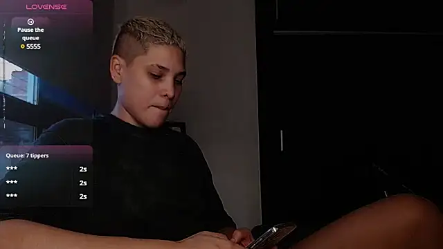 Charlee pink online show from December 1, 10:43 pm