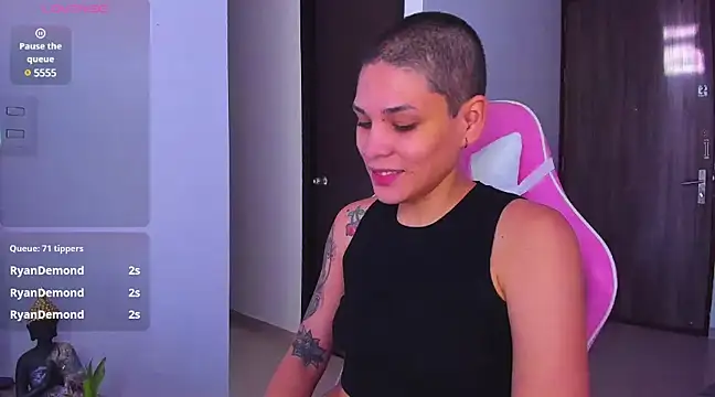 Charlee pink online show from December 28, 12:45 pm