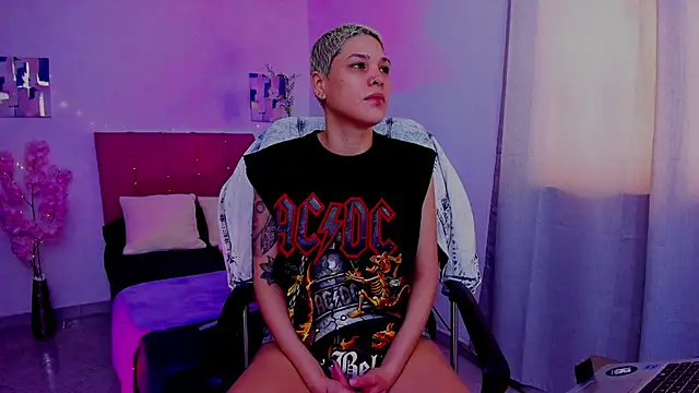 Charlee pink online show from October 2, 6:15 pm