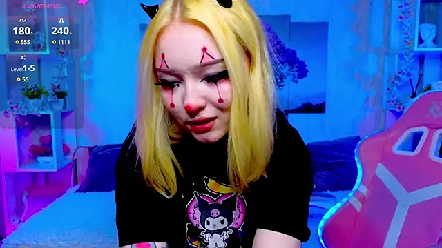 Snapshot of ElswythCovil chatting on December 13, 4:11 am ElswythCovil online show from December 13, 4:11 am