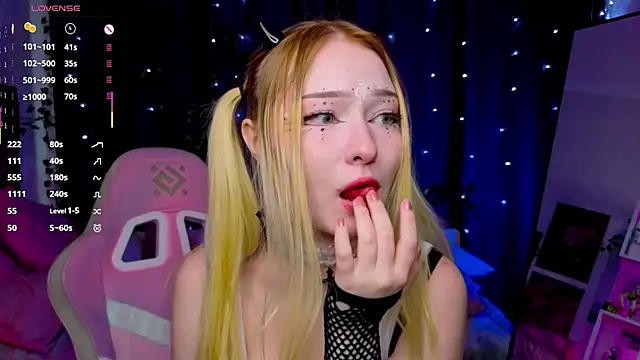 Snapshot of ElswythCovil chatting on September 24, 4:05 am ElswythCovil online show from September 24, 4:05 am