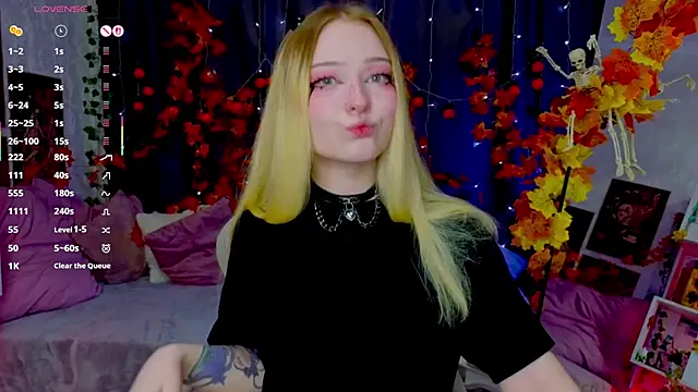 Snapshot of ElswythCovil chatting on October 21, 4:02 am ElswythCovil online show from October 21, 4:02 am