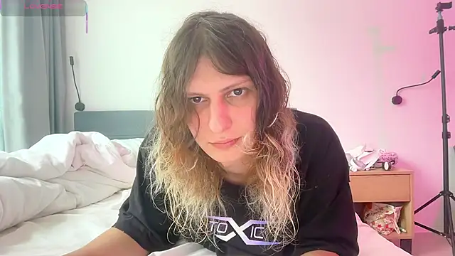 Alice Pinkhead online show from October 20, 9:32 am