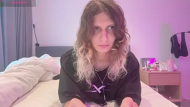 Alice Pinkhead online show from November 6, 7:09 am