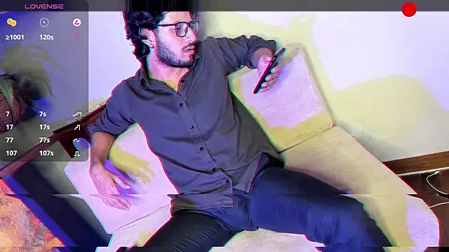 Nicholasrodrii online show from December 15, 1:46 am