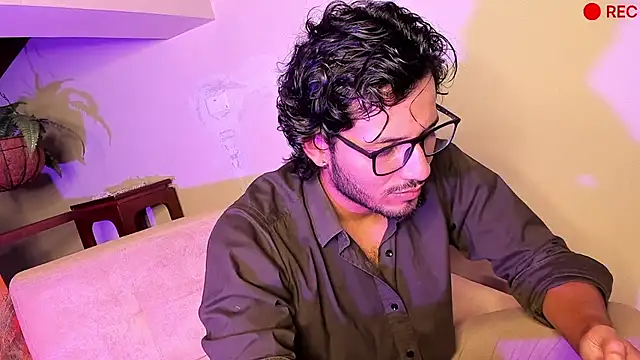 Nicholasrodrii online show from December 22, 10:25 pm