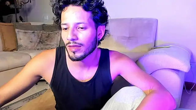 Nicholasrodrii online show from February 2, 11:00 pm