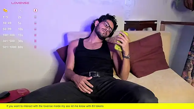 Nicholasrodrii online show from February 8, 1:33 pm