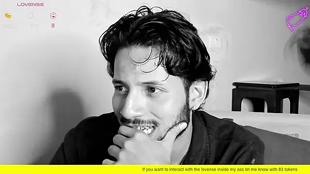 Nicholasrodrii online show from February 14, 11:20 pm