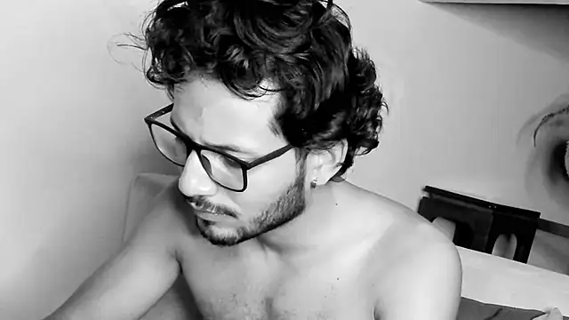 Nicholasrodrii online show from February 22, 2:39 am