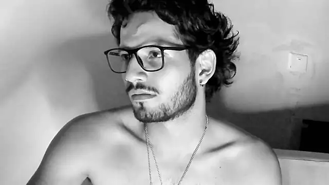 Nicholasrodrii online show from February 24, 1:35 am