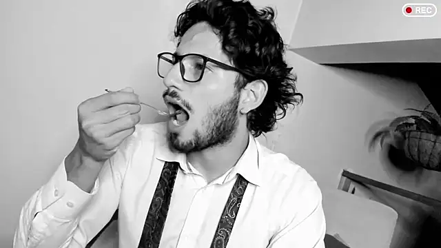 Nicholasrodrii online show from March 16, 3:36 am