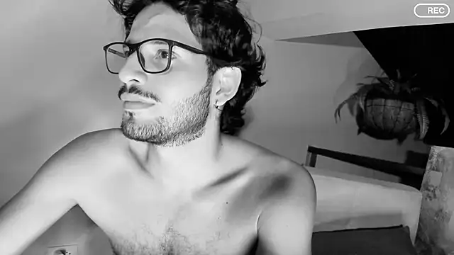 Nicholasrodrii online show from March 21, 5:00 am