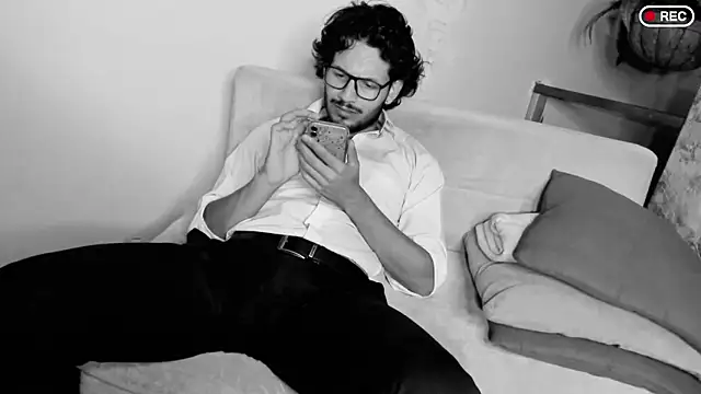 Nicholasrodrii online show from March 22, 2:05 am