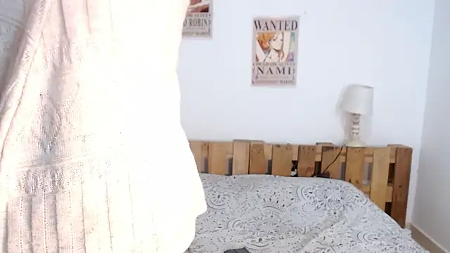 EvaHalsey online show from December 7, 7:32 pm