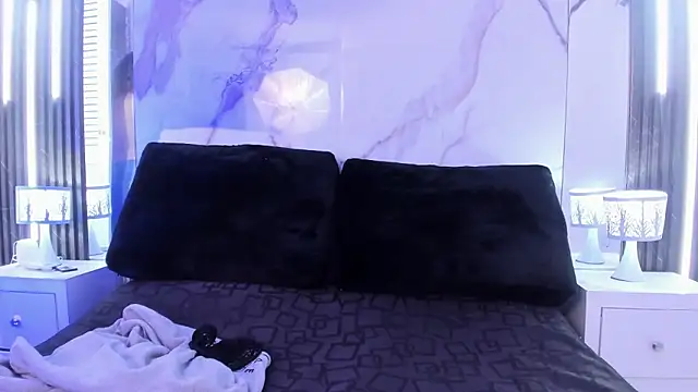 EvaHalsey online show from September 18, 7:49 pm