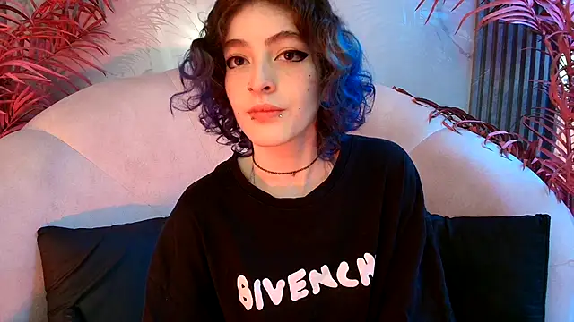 EvaHalsey online show from October 20, 7:36 pm