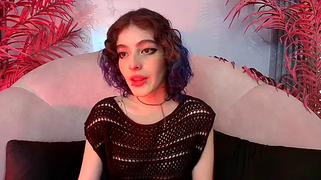 EvaHalsey online show from October 30, 7:47 pm