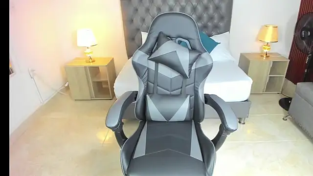 Snapshot of irantzu_hank chatting on December 21, 12:27 pm irantzu hank online show from December 21, 12:27 pm