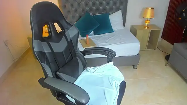 Snapshot of irantzu_hank chatting on December 29, 3:24 pm irantzu hank online show from December 29, 3:24 pm