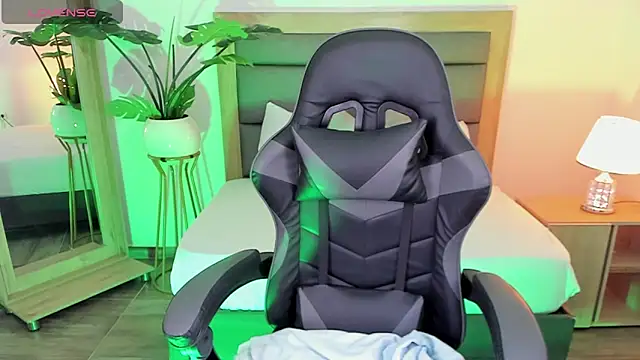 Snapshot of irantzu_hank chatting on January 9, 12:19 pm irantzu hank online show from January 9, 12:19 pm