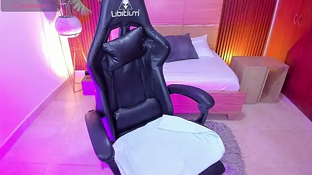 Snapshot of irantzu_hank chatting on February 10, 7:28 pm irantzu hank online show from February 10, 7:28 pm