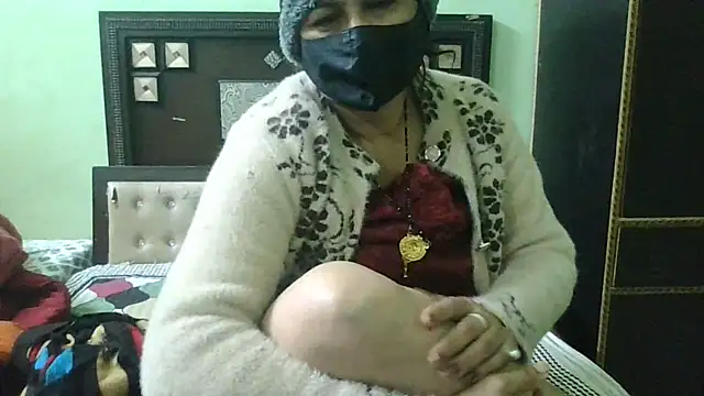 couplesuni online show from December 24, 7:06 am