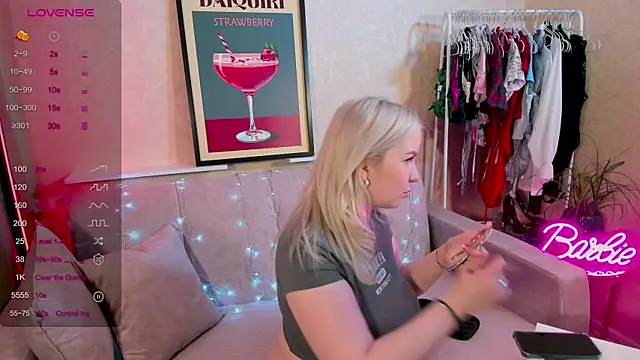 Snapshot of Tasty_booty chatting on March 6, 2:09 am Tasty booty online show from March 6, 2:09 am