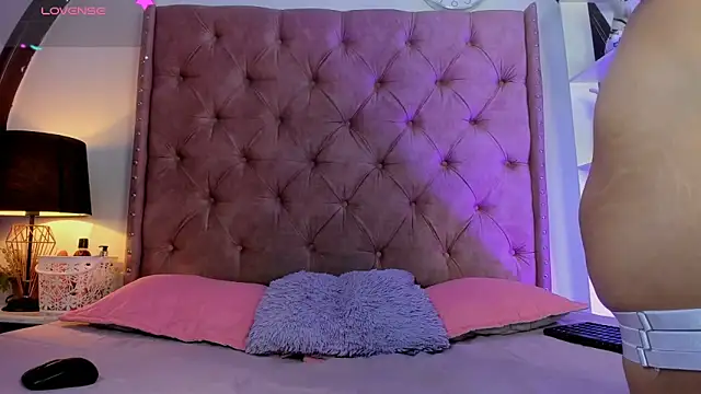 LadyAvalon online show from March 18, 8:15 pm