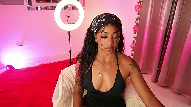 Alondrasparrow2 online show from January 14, 8:59 pm