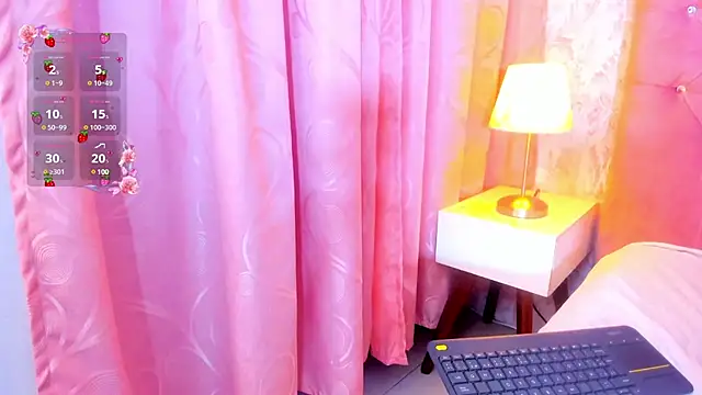 Snapshot of Elii_ross chatting on March 18, 7:42 pm Elii ross online show from March 18, 7:42 pm